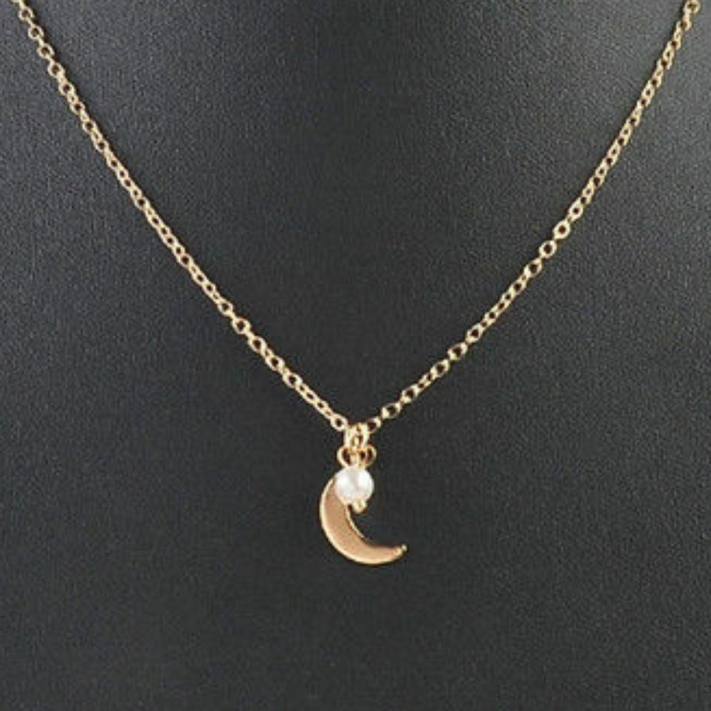 NWOT Dainty Moon Pearl Charm Necklace - Picture 4 of 6